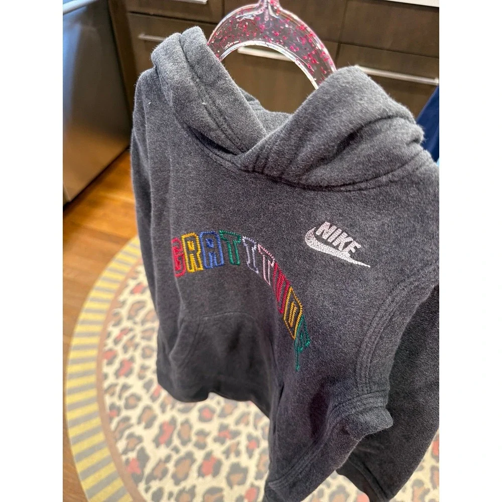 Nike kids' hoodie featuring a gray fleece gratitude‎ boys XS